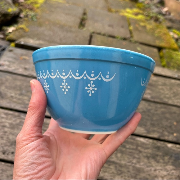 Pyrex Vintage 70’s Snowflake Blue Garland 1 1/2 Pint Bowl #401 - Picture 8 of 17